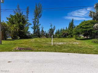2300 NW 34 AVE, Cape Coral, FL 33991