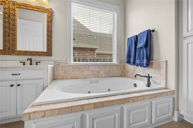 6100 W Bainbridge Drive, Rogers, AR 72758