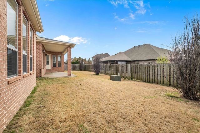 6100 W Bainbridge Drive, Rogers, AR 72758