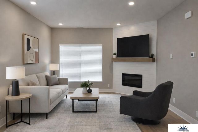 1923 Dahlman Rows Plaza, Omaha, NE 68108