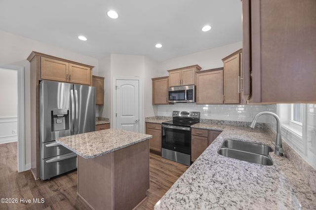 499 Pebble Shore Drive, Sneads Ferry, NC 28460