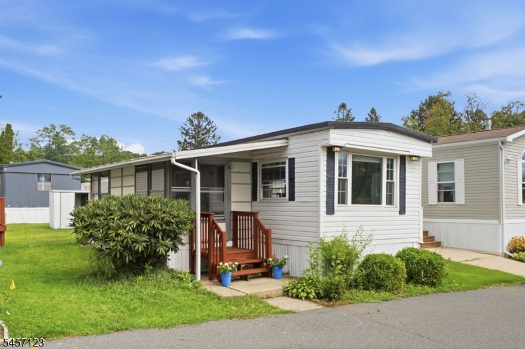 195 W Main St, Unit J J, Chester Boro, NJ 07930 — exterior