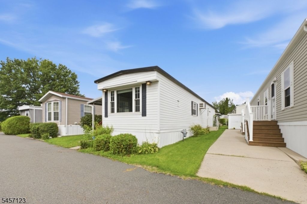 195 W Main St, Unit J J, Chester Boro, NJ 07930 — photo 2