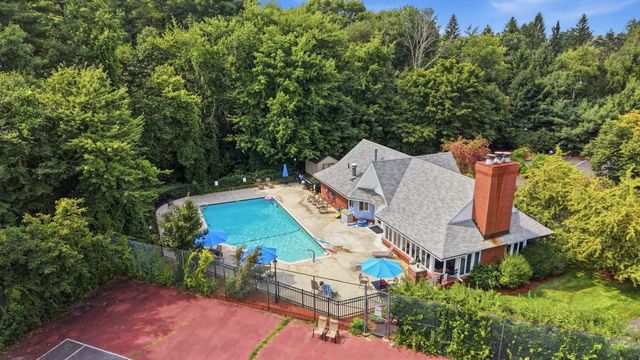 1 Timberwood Dr 206, Goffstown, NH 03045