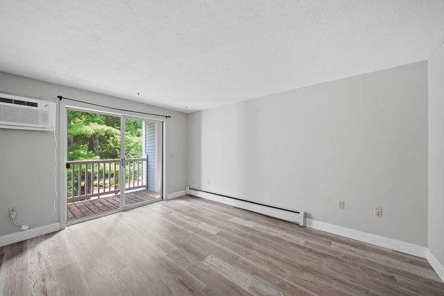 1 Timberwood Dr 206, Goffstown, NH 03045