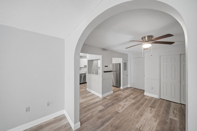 1 Timberwood Dr 206, Goffstown, NH 03045