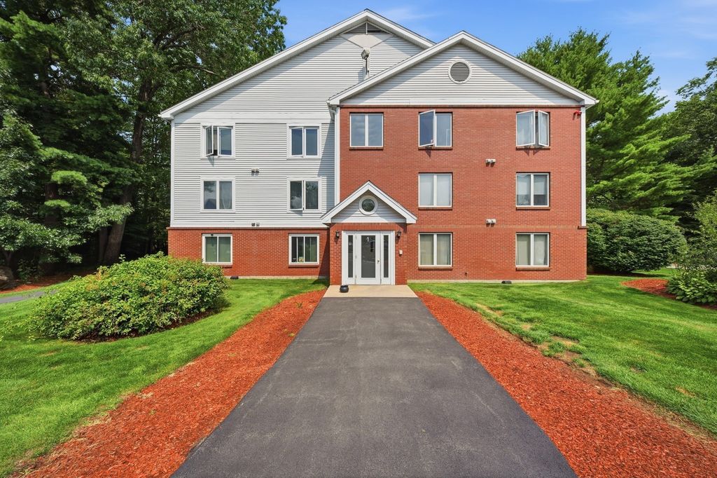 1 Timberwood Dr 206, Goffstown, NH 03045