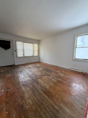 8251 Hudson Avenue, Warren, MI 48089