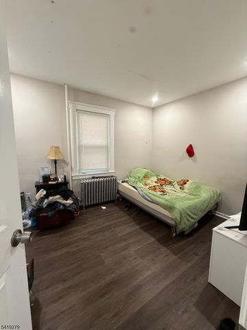 28 Fisher Ave, Bound Brook Boro, NJ 08805