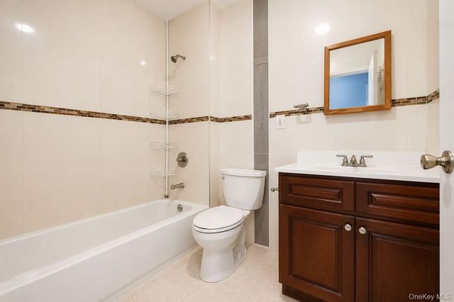 108-13 37 Ave, Corona, NY 11368