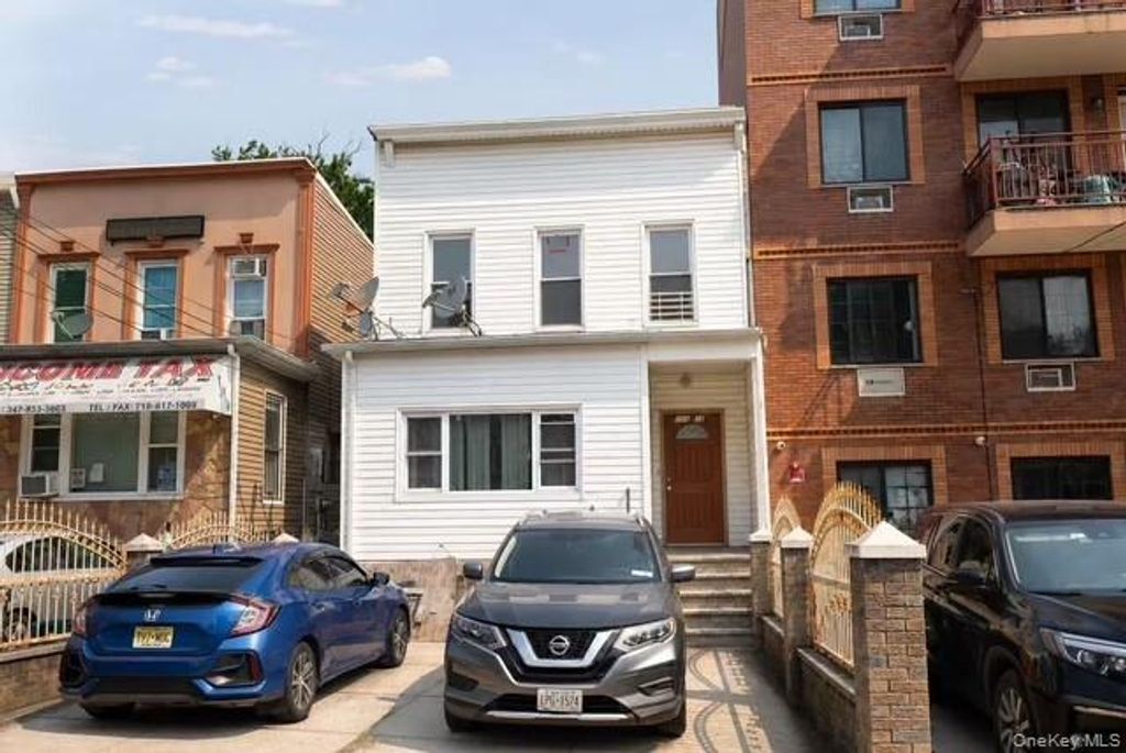 108-13 37 Ave, Corona, NY 11368