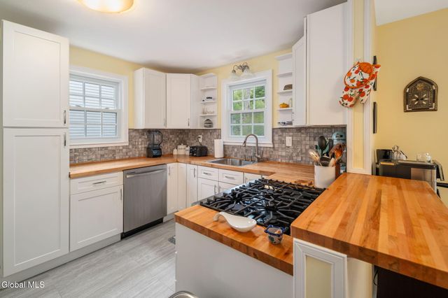 1548 Myron Street, Niskayuna, NY 12309
