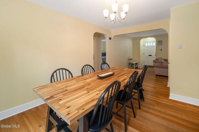 1548 Myron Street, Niskayuna, NY 12309
