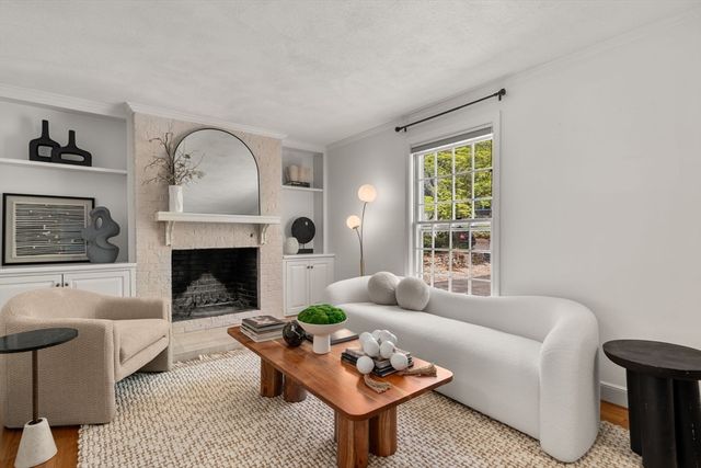 32 Linden St 5, Wellesley, MA 02482