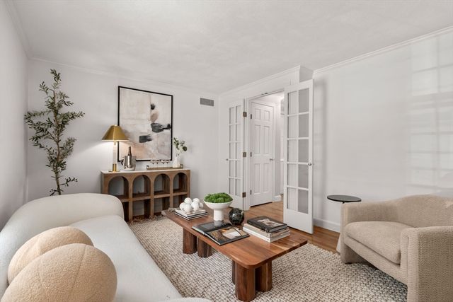 32 Linden St 5, Wellesley, MA 02482