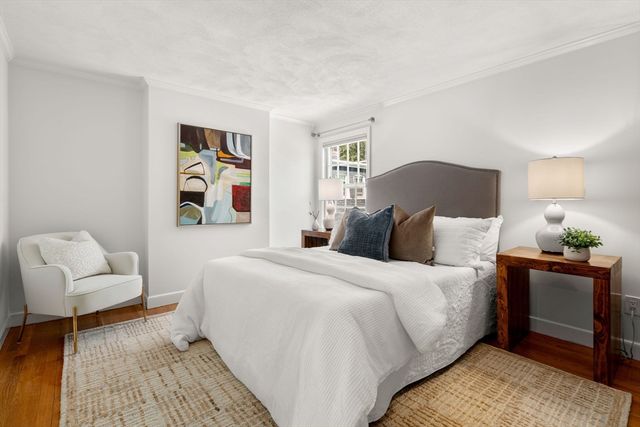 32 Linden St 5, Wellesley, MA 02482