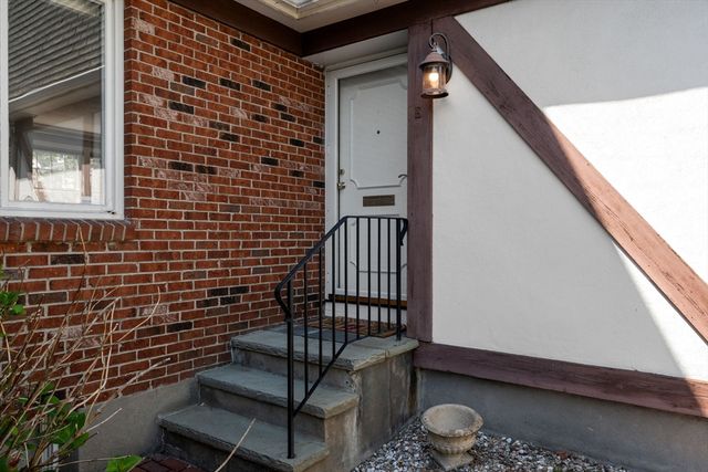 32 Linden St 5, Wellesley, MA 02482