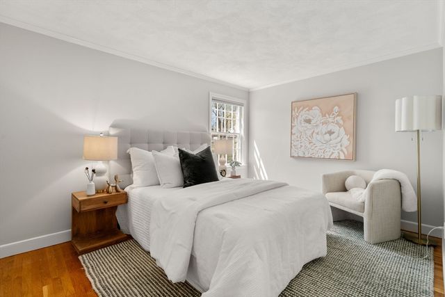 32 Linden St 5, Wellesley, MA 02482