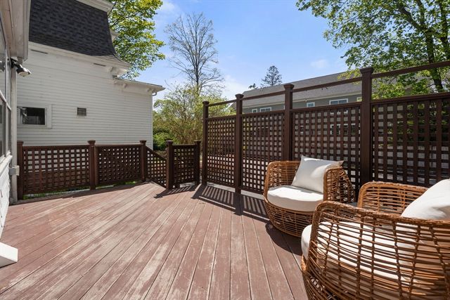 32 Linden St 5, Wellesley, MA 02482
