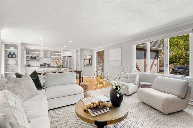 32 Linden St 5, Wellesley, MA 02482