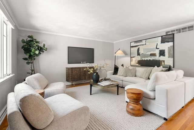 32 Linden St 5, Wellesley, MA 02482