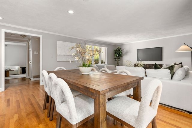32 Linden St 5, Wellesley, MA 02482