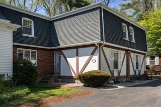 32 Linden St 5, Wellesley, MA 02482