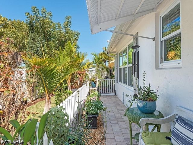 23 Knights Bridge RD A54, Naples, FL 34112
