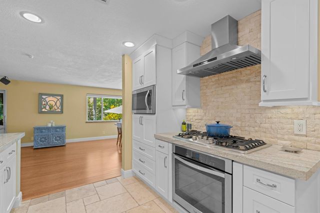 2865 SW 9th Street, Boynton Beach, FL 33435