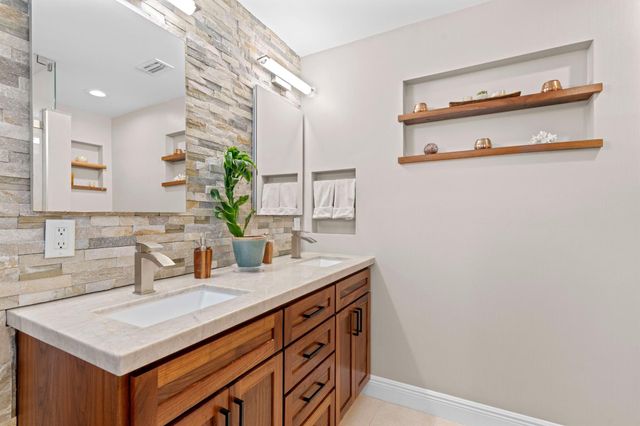 2865 SW 9th Street, Boynton Beach, FL 33435