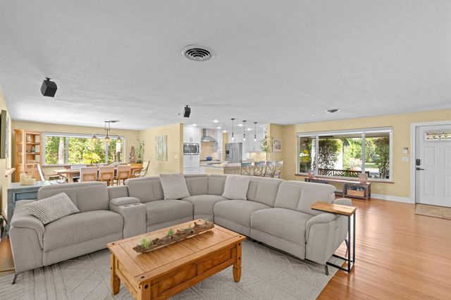 2865 SW 9th Street, Boynton Beach, FL 33435