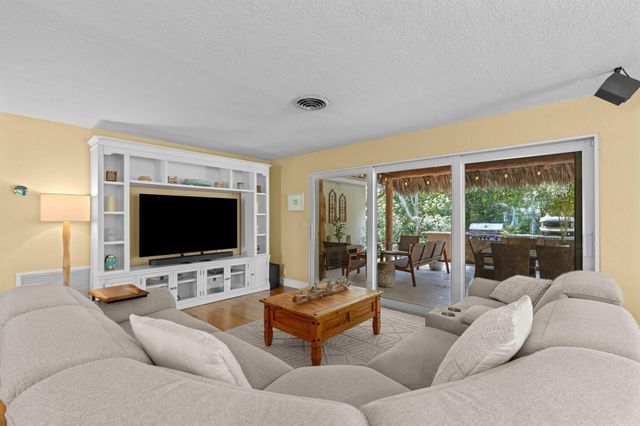 2865 SW 9th Street, Boynton Beach, FL 33435