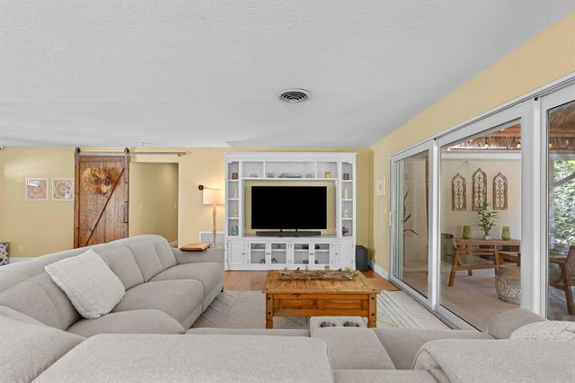 2865 SW 9th Street, Boynton Beach, FL 33435