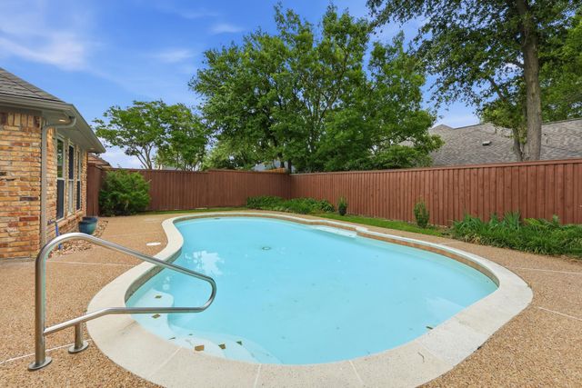 848 Birdsong, Bedford, TX 76021