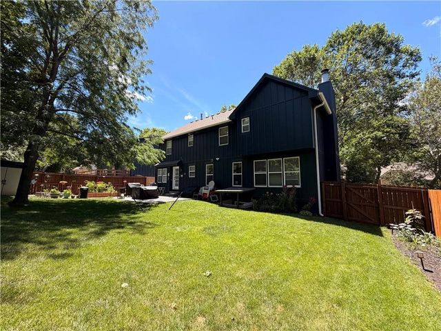 8933 Woodstone Street, Lenexa, KS 66219