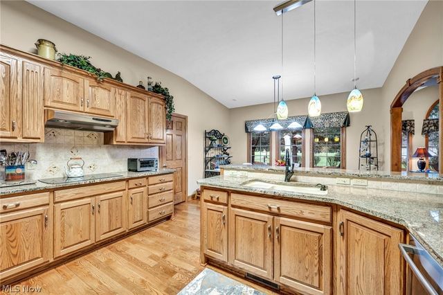 3302 Ashton Drive, Uniontown, OH 44685