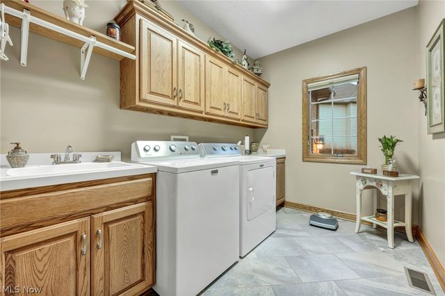 3302 Ashton Drive, Uniontown, OH 44685