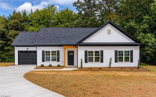 344 W Lee Avenue, Yadkinville, NC 27055