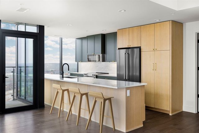 144 Oakes Street 2006, Grand Rapids, MI 49503