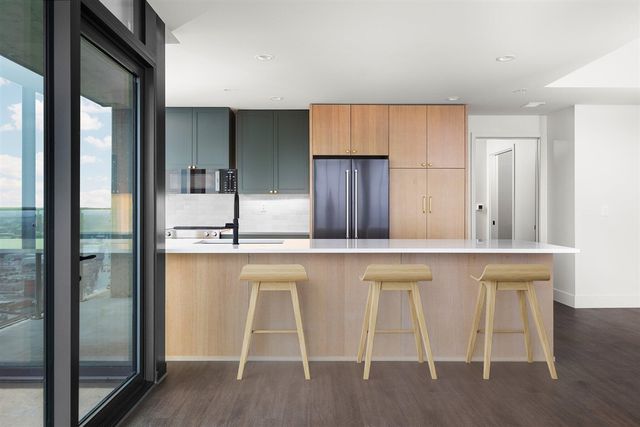 144 Oakes Street 2006, Grand Rapids, MI 49503