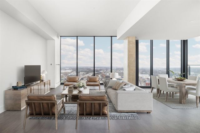 144 Oakes Street 2006, Grand Rapids, MI 49503