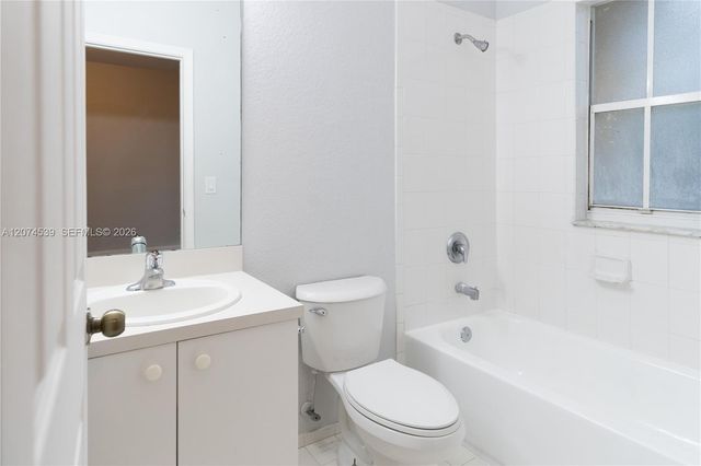 806 N Santa Catalina Circle, North Lauderdale, FL 33068