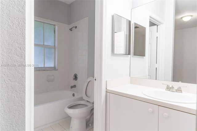 806 N Santa Catalina Circle, North Lauderdale, FL 33068