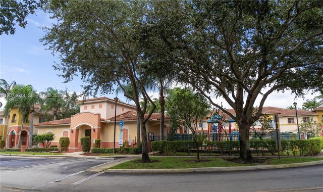 806 N Santa Catalina Circle, North Lauderdale, FL 33068