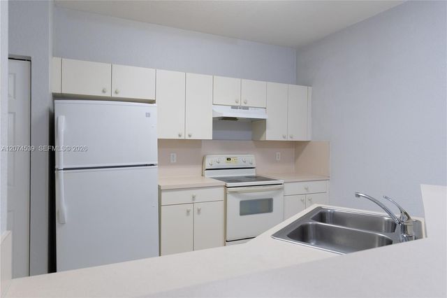 806 N Santa Catalina Circle, North Lauderdale, FL 33068
