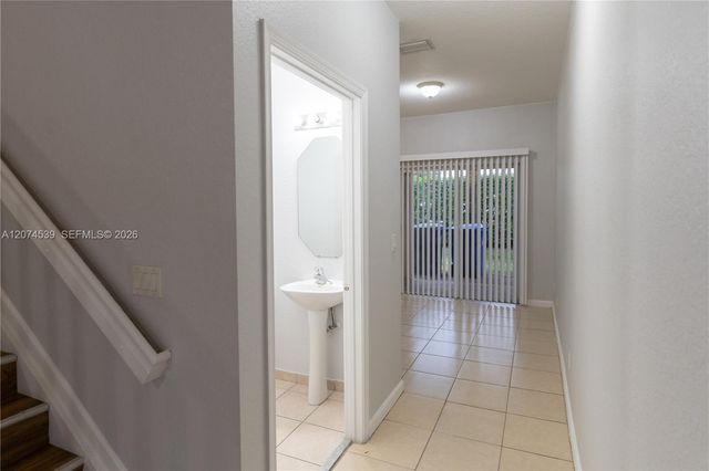 806 N Santa Catalina Circle, North Lauderdale, FL 33068