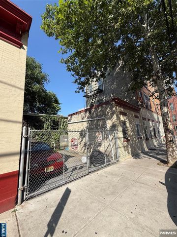 6201 Hudson Avenue, West New York, NJ 07093