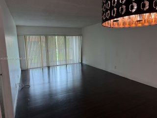 140 Lakeview Drive 211, Weston, FL 33326
