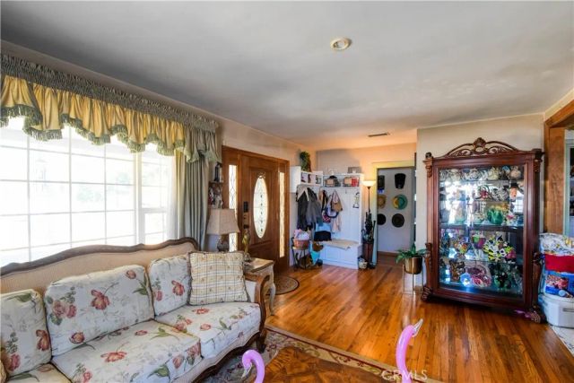 15058 Friar Street, Van Nuys, CA 91411