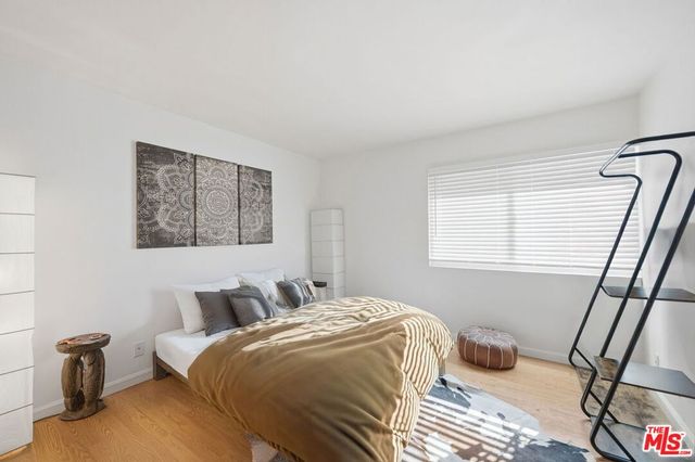 18202 Lake Encino Drive, Encino, CA 91316